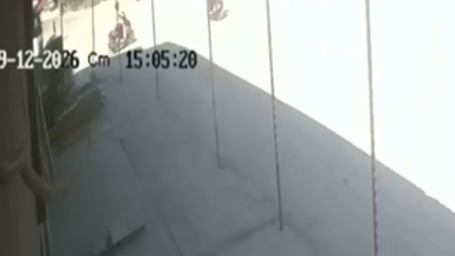 İnegöl'de iki motosiklet kavşakta çarpıştı, 1'i ağır 2 sürücü yaralandı
