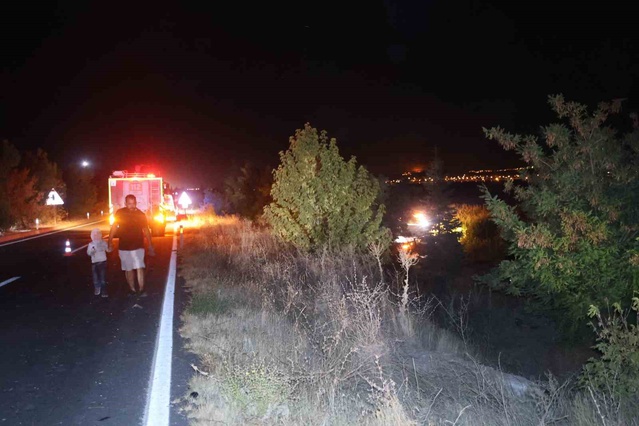 Nevşehir Gülşehir'de iki otomobil çarpıştı, mısır tarlasına savrulan araçlarda 4 kişi yaralandı