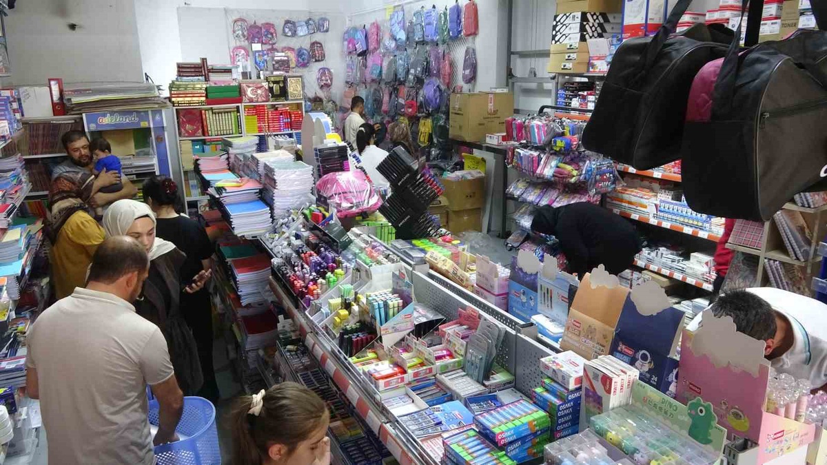 Kahramanmaraş\'ta okul alışverişi yoğunluğu bir gün kala zirveye çıkıyor