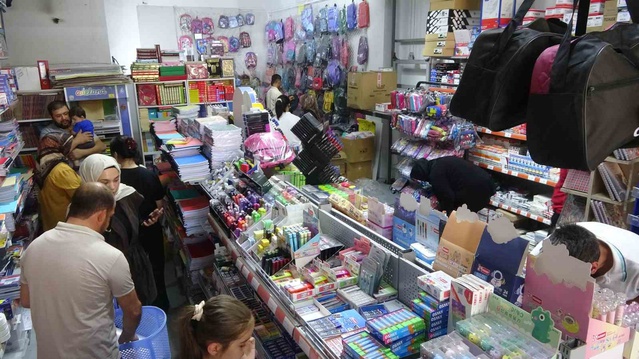 Kahramanmaraş'ta okul alışverişi yoğunluğu bir gün kala zirveye çıkıyor