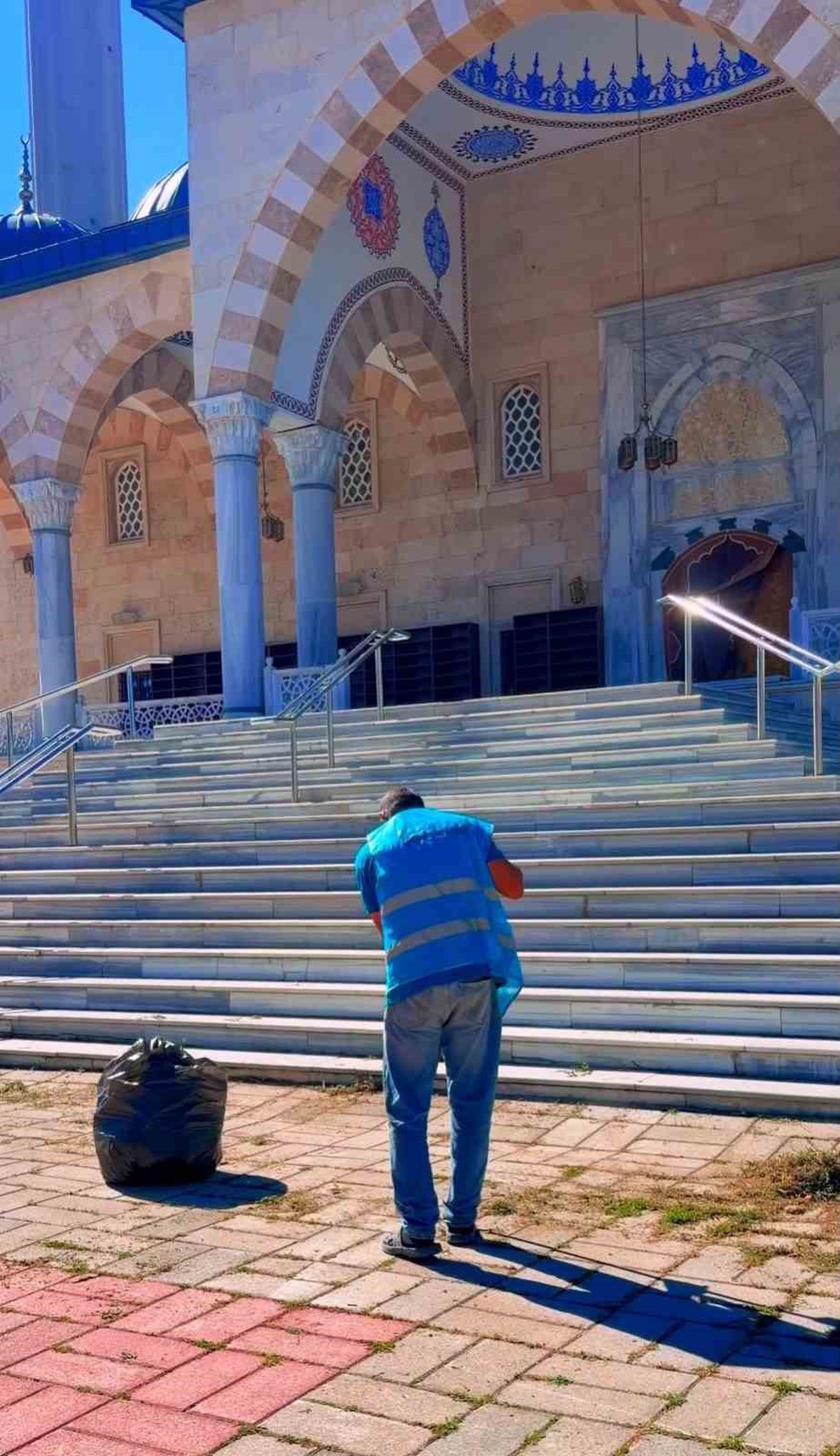 Patnos\'ta denetimli serbestlik yükümlüleri camilerde temizlik ve bakım yaptı