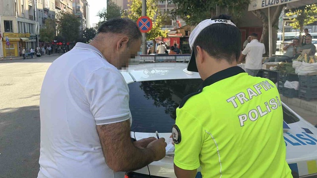 Elazığ'da polis uygulaması önünde ters yöne giren sürücüye 10 bin lira ceza kesildi