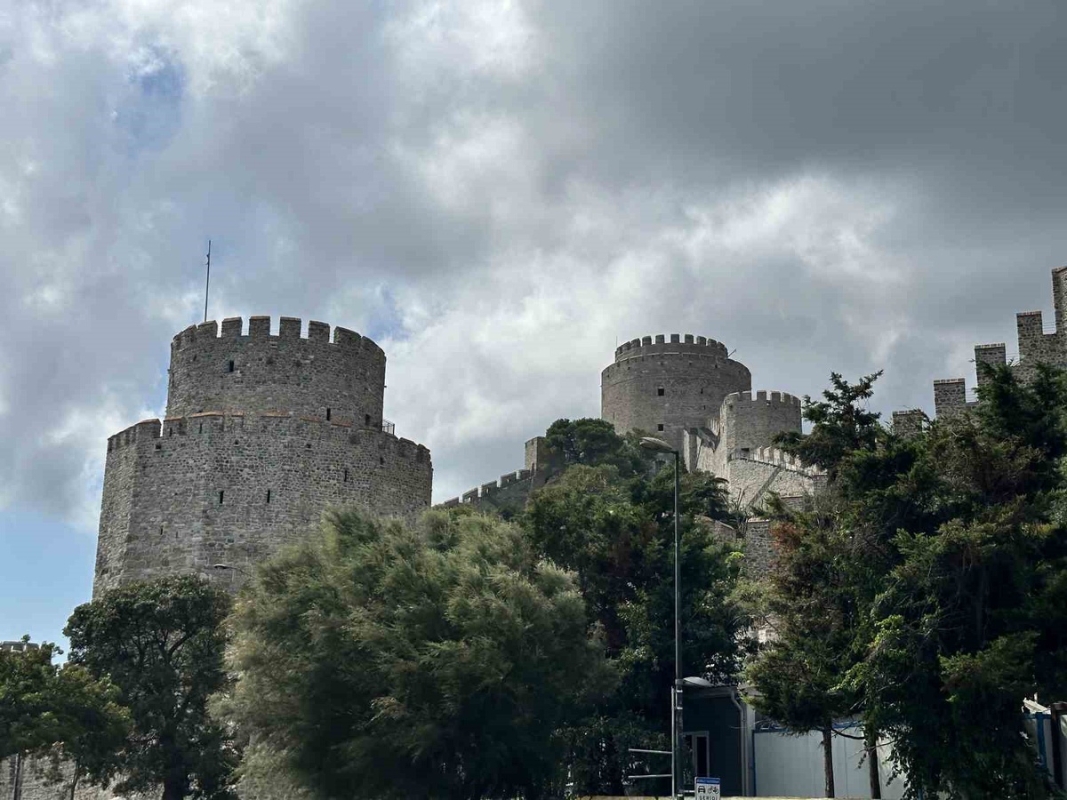 Rumeli Hisarı 6,5 yıldır şantiye, turizme açılması için çağrı yapıldı