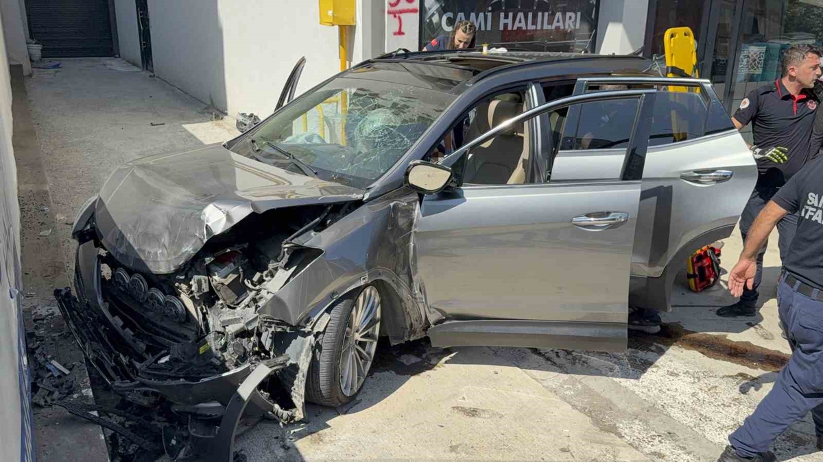 Samsun İlkadım'da otomobil zincirleme kazaya karıştı