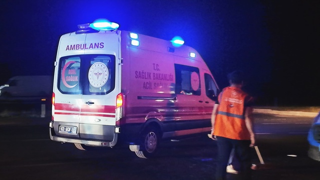 Şanlıurfa Siverek'te iki otomobil çarpıştı, iki sürücü yaralandı