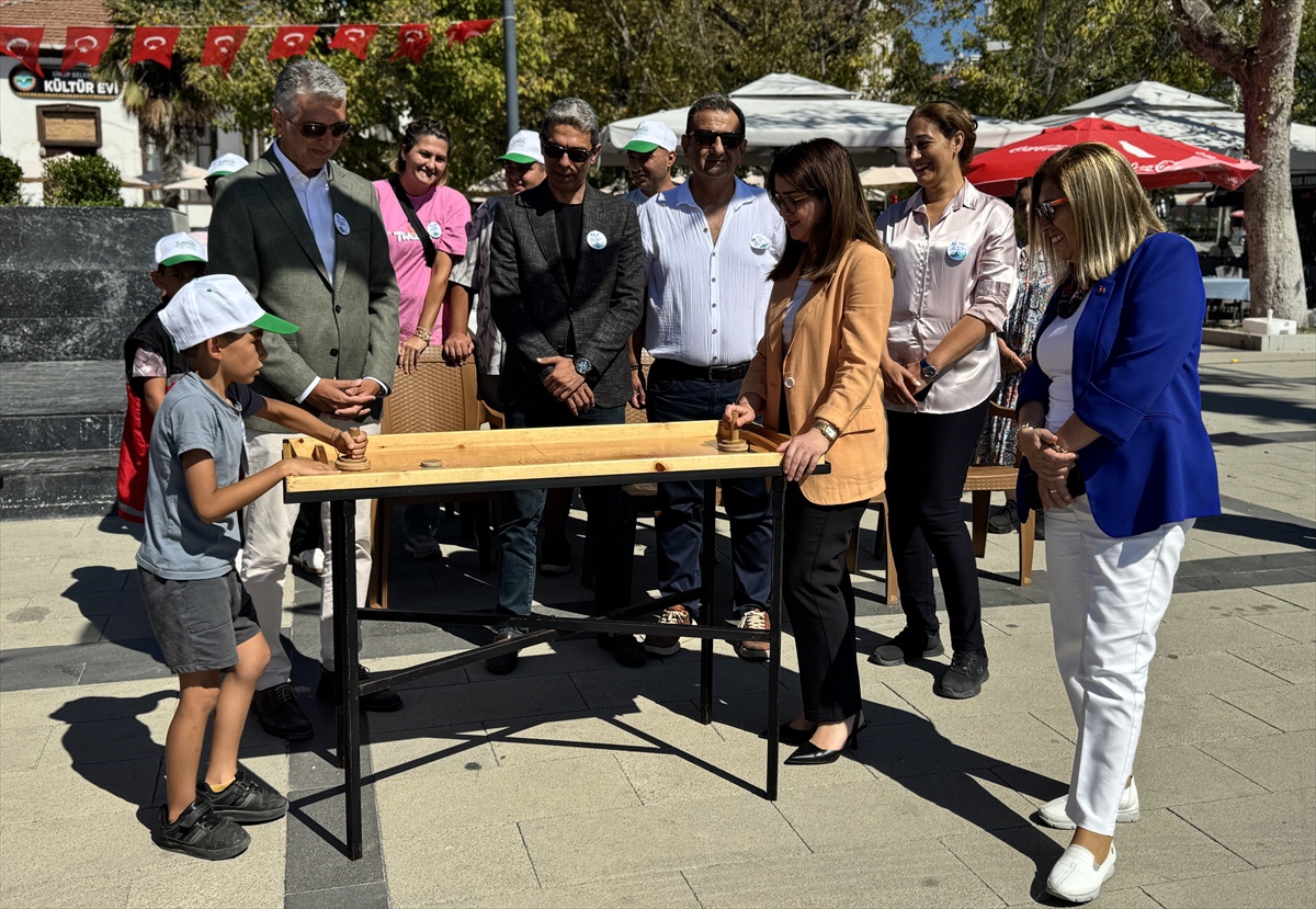 Sinop\'ta çocuklara iklim farkındalığı etkinliği yapıldı, fidan dağıtıldı