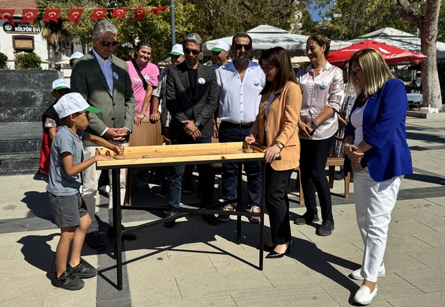 Sinop'ta çocuklara iklim farkındalığı etkinliği yapıldı, fidan dağıtıldı