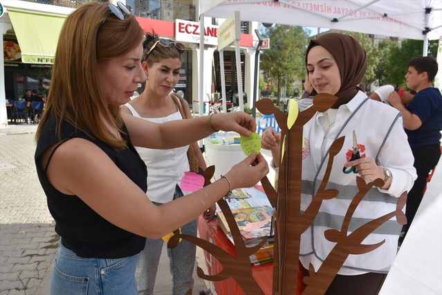 Şırnak'ta çocuklar iklim değişikliği için İklim Ağacı'na mesaj yazdı