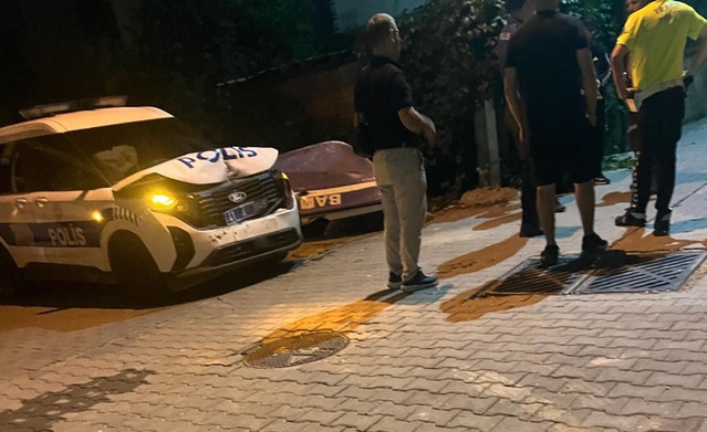 Darıca'da polisten kaçan araçtaki 2 şüpheli yakalandı, 1 polis hafif yaralandı