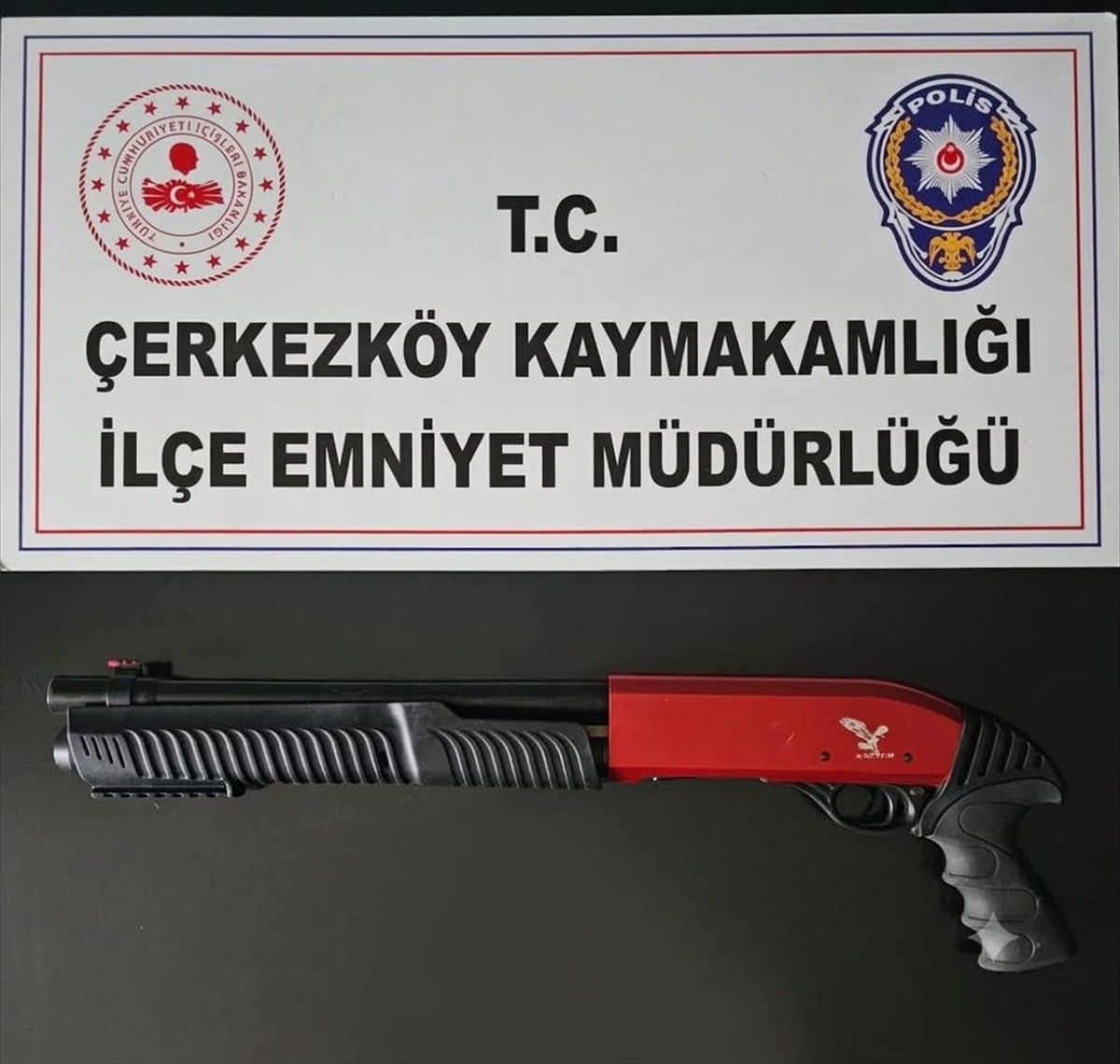 Tekirdağ Çerkezköy\'de parkta silahlı kavgada yaralanan kişi hastaneye kaldırıldı