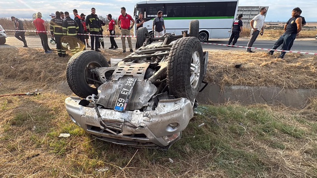 Tekirdağ Çorlu'da takla atan AFAD kamyonetindeki 2 personel yaralandı