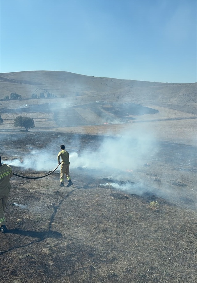 Tokat Akın köyünde anız yangını 20 dönümlük alanı zarara uğrattı