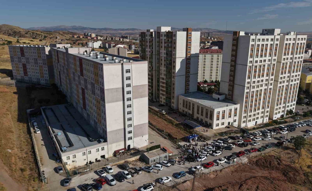 Yahşihan\'a dönen 32 bin üniversite öğrencisiyle nüfus iki katına yaklaştı