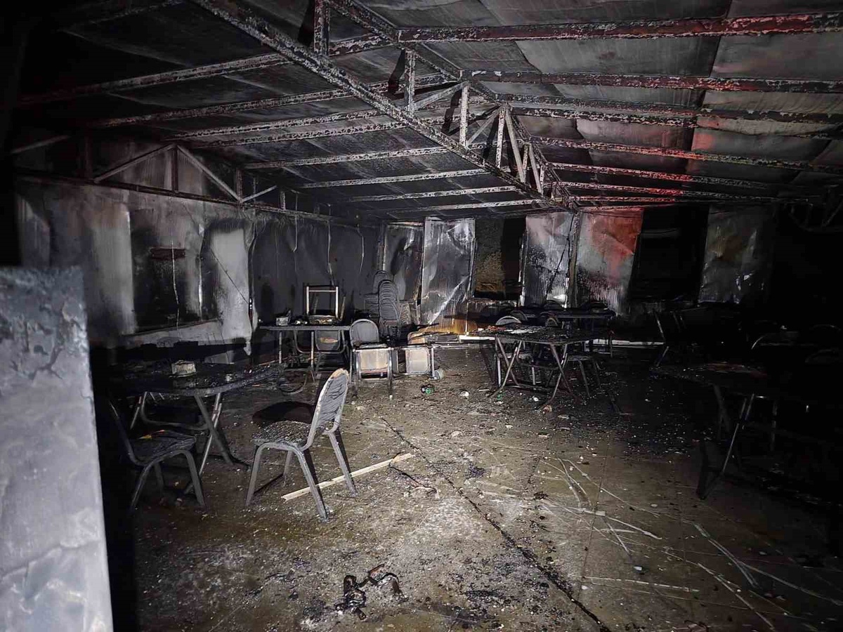 Hatay Yayladağı'nda taş ocağı yemekhanesi yangında kullanılmaz hale geldi