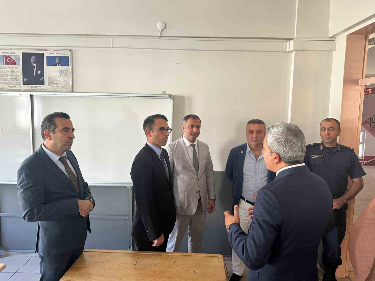 İzmir\'de 50 yükümlü, 16 okulu yeni eğitim yılına hazırladı