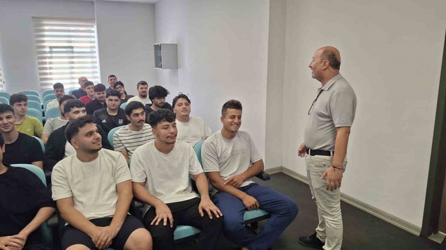 Zonguldak'ta üniversitelilere otogarda karşılama, yurtlarda yerleştirme sürüyor