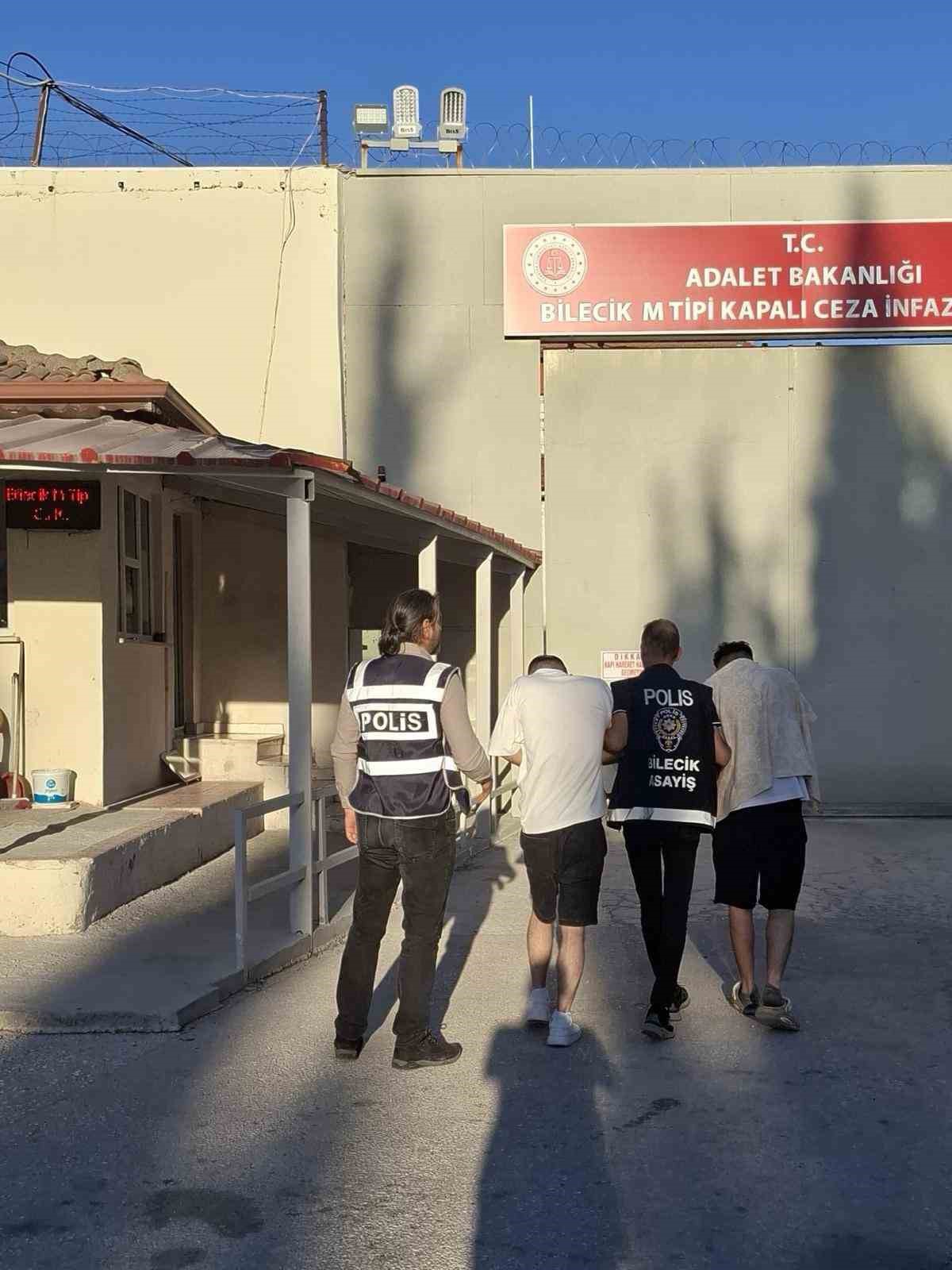 Bilecik\'te 3 milyon liralık ziynet eşyasıyla yakalanan 2 şüpheli tutuklandı