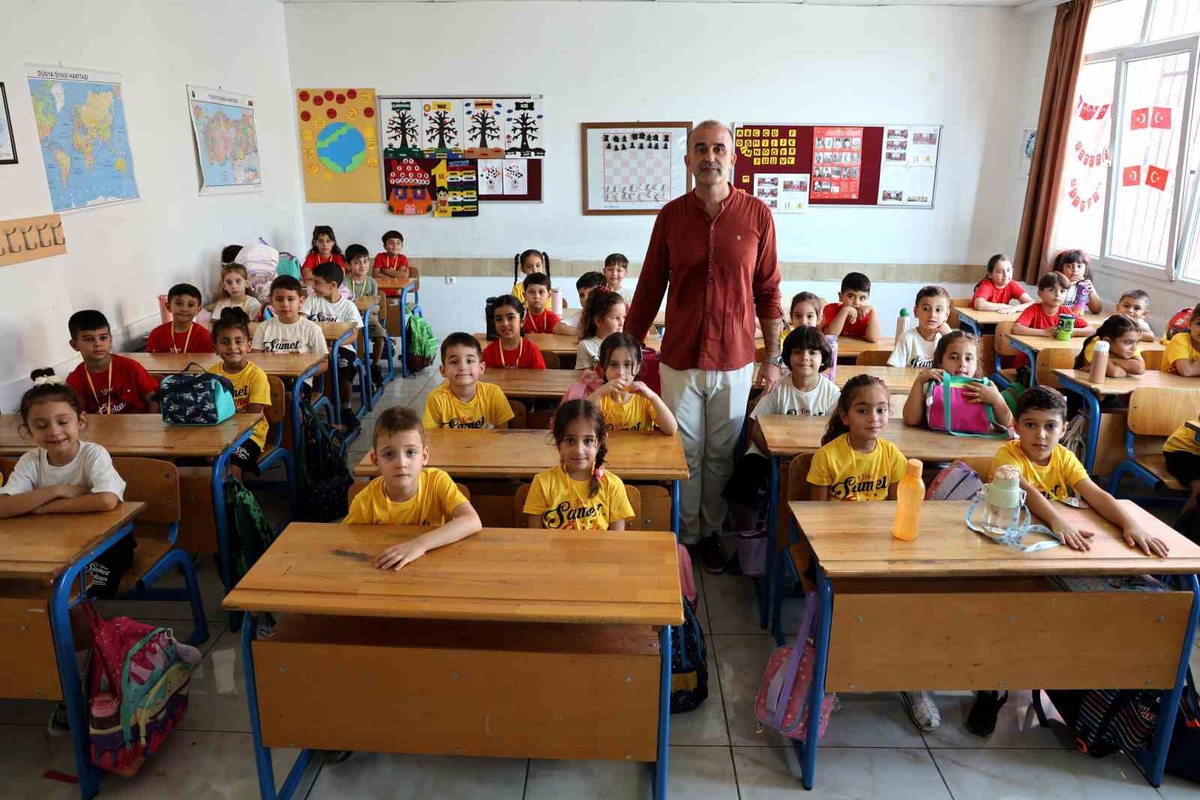 Adanalı dördüzlerin okul heyecanı