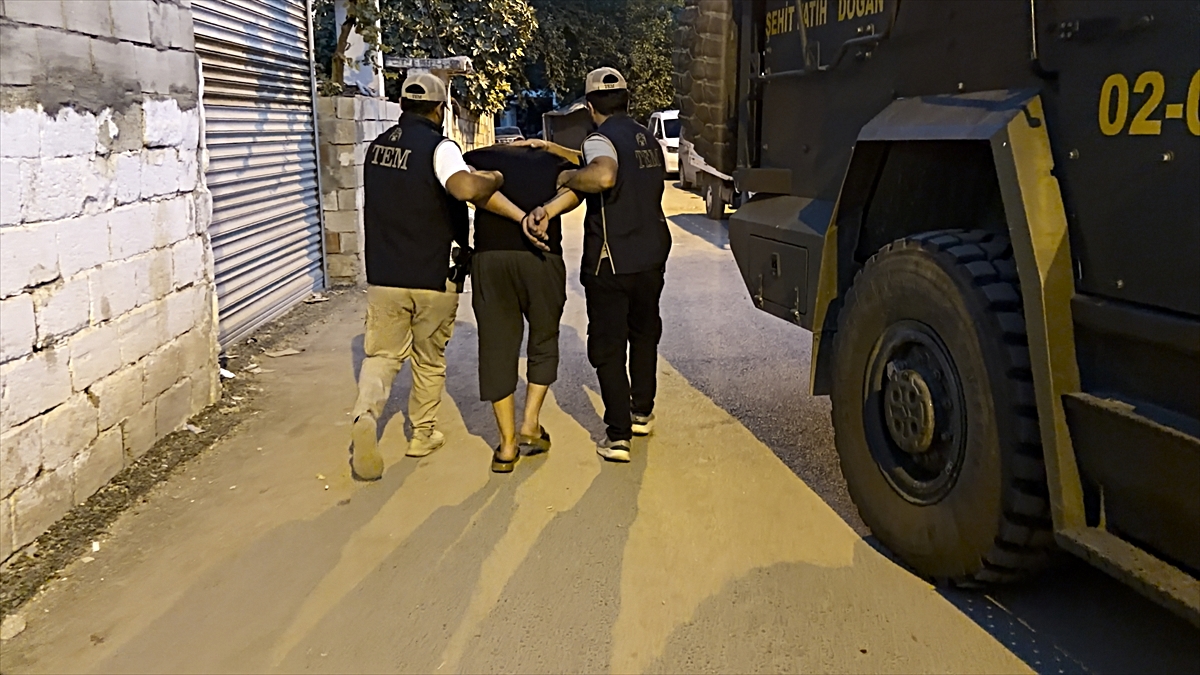 Adıyaman\'da DEAŞ operasyonunda 4 şüpheli gözaltına alındı, 1 şüpheli aranıyor