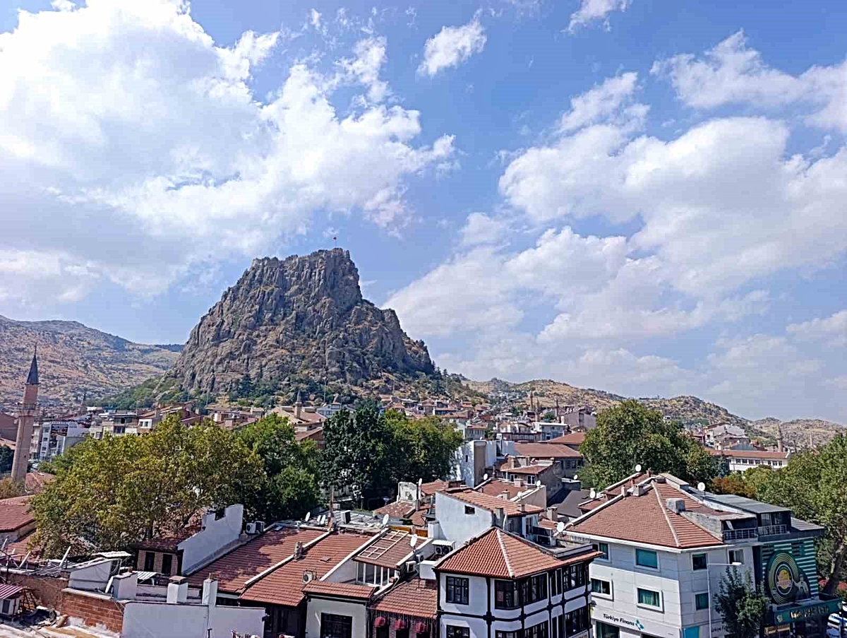 Afyonkarahisar\'da hafta boyunca yağış bekleniyor, sıcaklık 10-24 derece arasında