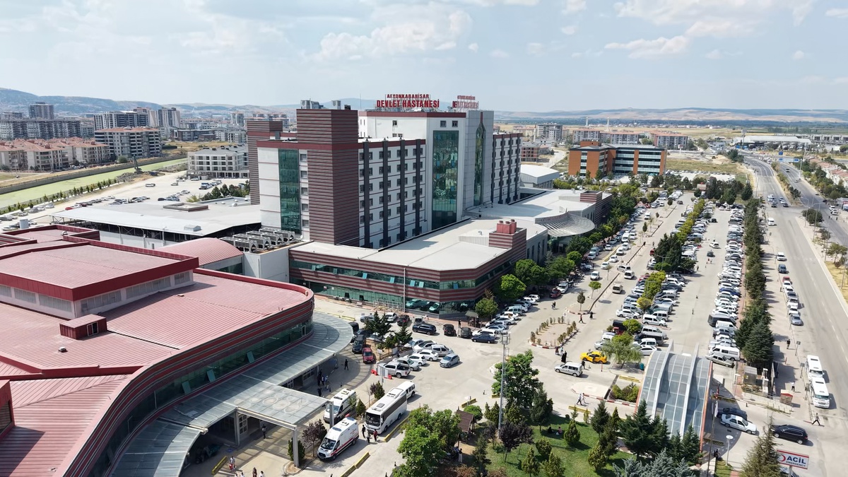 Afyonkarahisar\'da reçeteli ilaç operasyonunda 4\'ü doktor 15 şüpheli gözaltına alındı