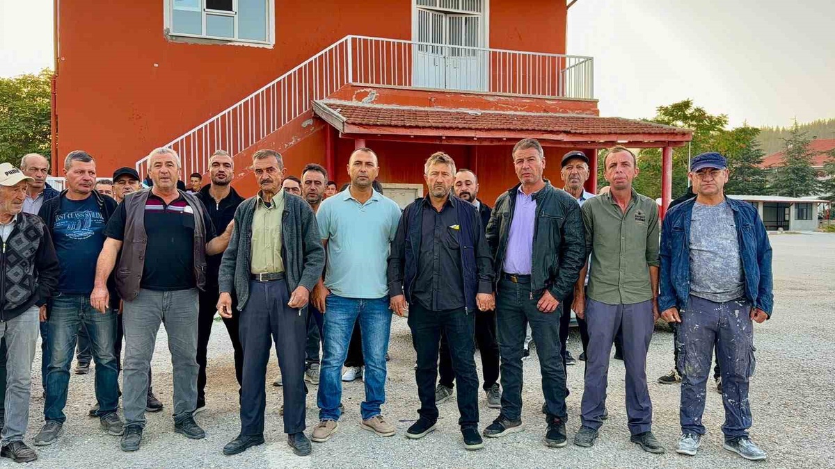 Afyonkarahisar Bolvadin\'de taşımalı servis iptal edildi, Kemerkaya köyünde veliler mağdur