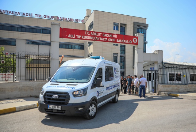 Finike'de kazada ölen Ahsengül İnce'nin cenazesi ailesine teslim edildi