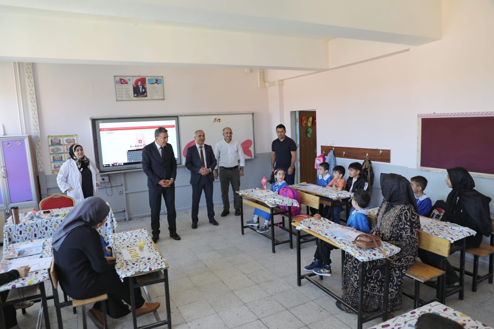 Ağrı İl Milli Eğitim Müdürü Çakan, Uyum Haftası'nda iki okulu ziyaret etti
