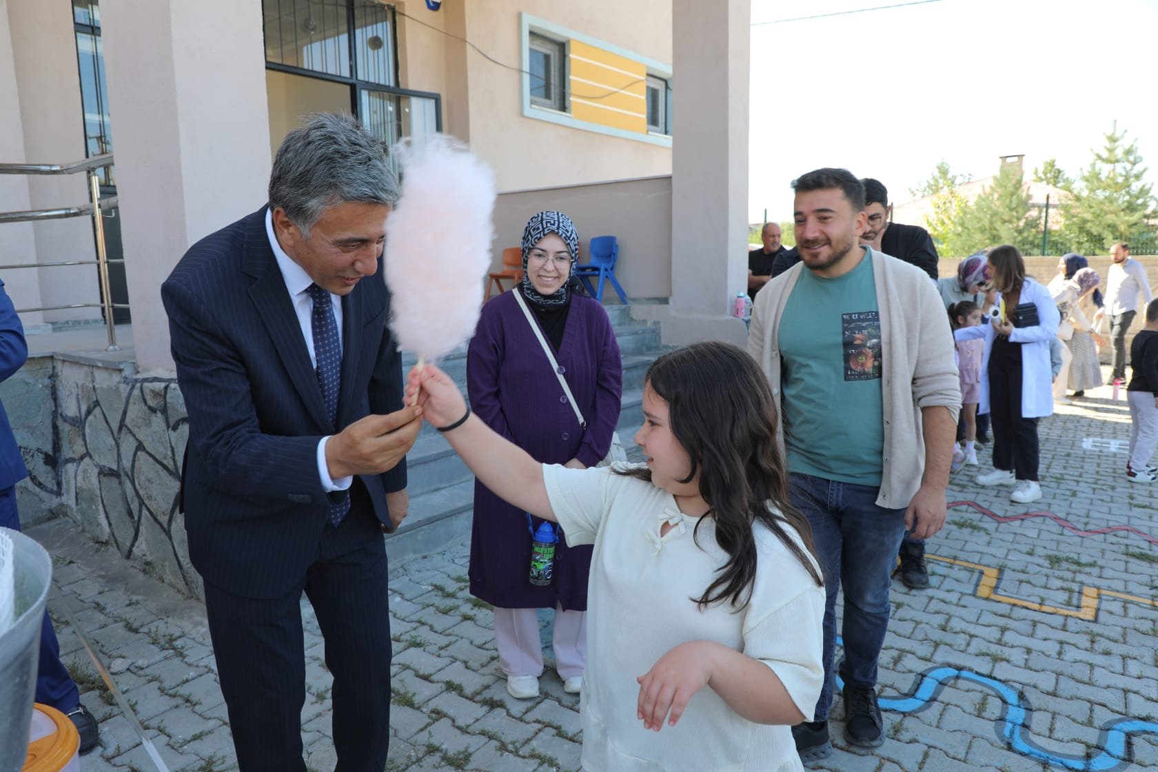 Ağrı İl Milli Eğitim Müdürü Çakan, Uyum Haftası'nda iki okulu ziyaret etti