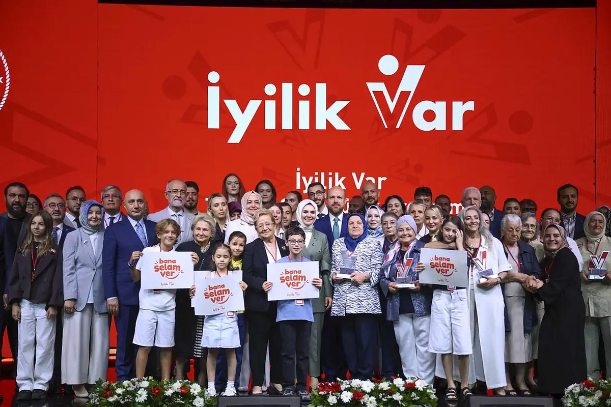 Aile ve Sosyal Hizmetler Bakanlığı, gönüllülük çalışmalarını "İyilik Var" ile dijital ortama taşıyacak