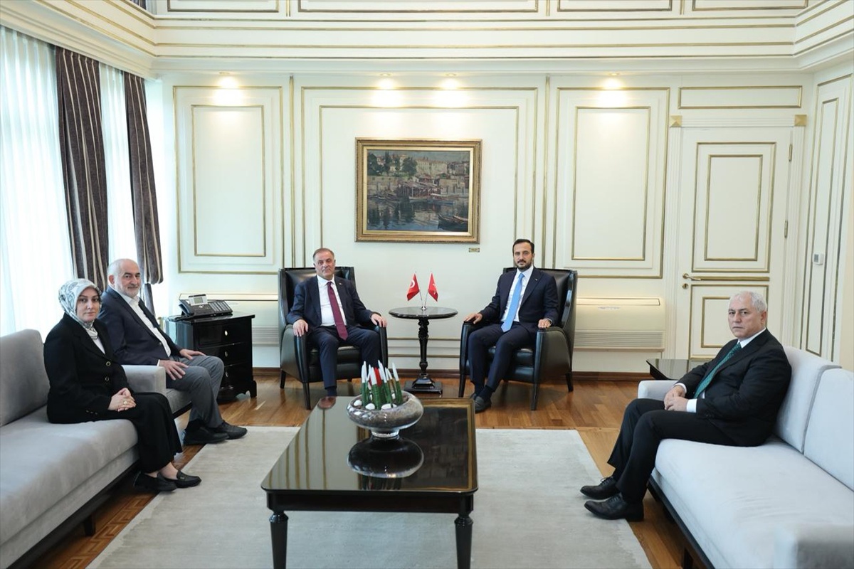AK Parti İstanbul İl Başkanı Özdemir\'den İBB Başkanvekili Aslan\'a taziye ziyareti