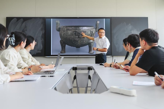Jilin Üniversitesi'ndeki laboratuvar antik yazıları yapay zeka ile canlandırıyor