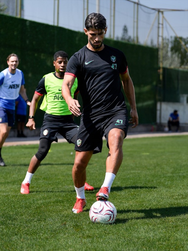 Amed Sportif, Beşiktaş maçı hazırlıklarına Şehmus Özer Tesisleri'nde başladı