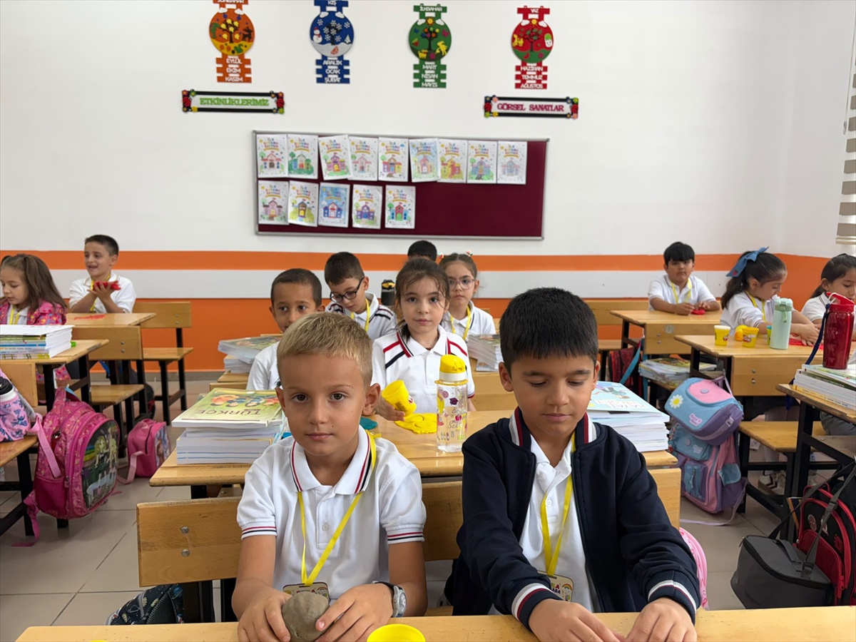 Ankara\'nın 3 ilçesinde okullarda ilk ders zili çaldı