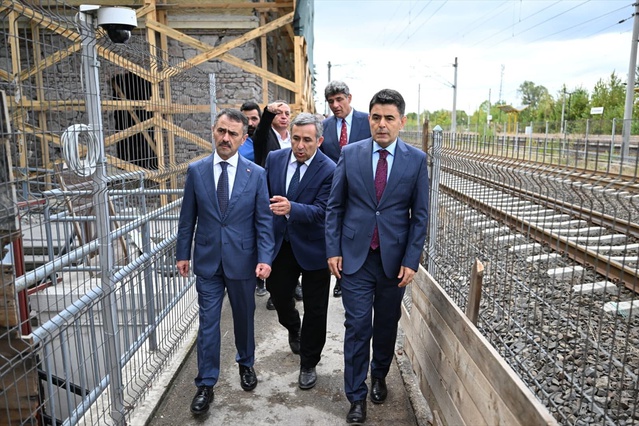 Bakan Yardımcısı Boyraz, Derbent Tren Garı'ndaki restorasyonu yerinde inceledi