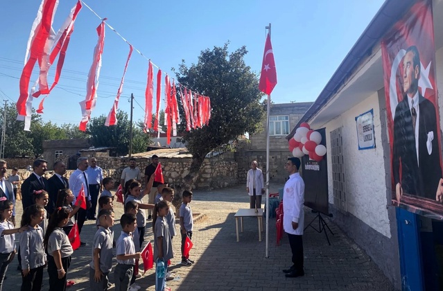 Besni'de 2026-2027 eğitim yılı ilk ders zili Bereketli İlkokulunda çaldı