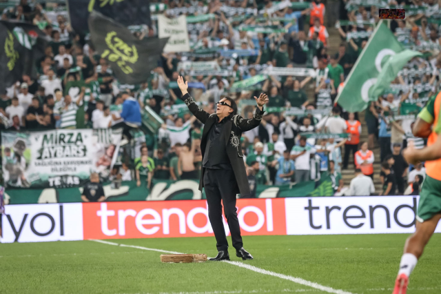 Bursaspor tribünlerinde tüyleri diken diken eden anlar! Gökhan Kırdar'la 
