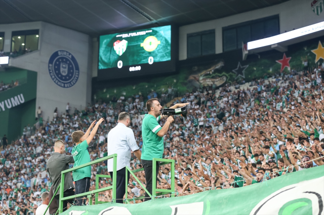 Bursaspor tribünlerinde tüyleri diken diken eden anlar! Gökhan Kırdar'la 
