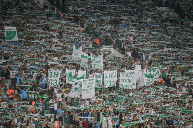 Bursaspor tribünlerinde tüyleri diken diken eden anlar! Gökhan Kırdar'la 