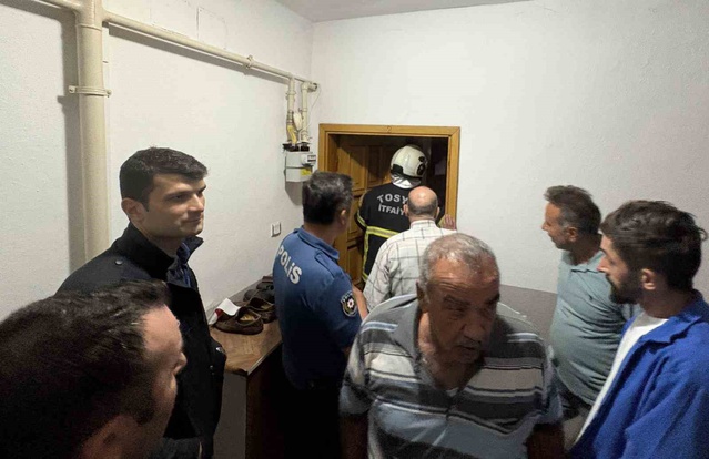 Tosya'da camiye giden ev sahibinin unuttuğu tost makinesi itfaiyeyi harekete geçirdi