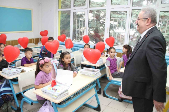 Çarşamba’da okullar öğrencilerle şenlendi