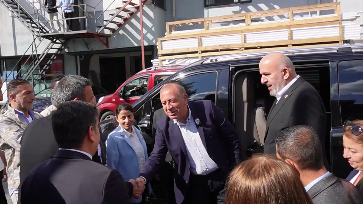 CHP\'li Tekin ve muhtar Delibalta\'dan Muhtarlık Yasası çağrısı