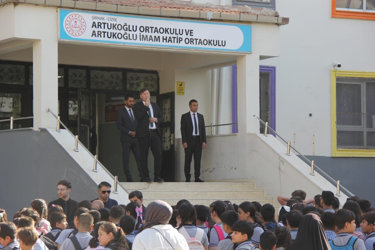 Cizre\'de yeni eğitim yılı başladı, 47 bin öğrenci sınıflara koştu