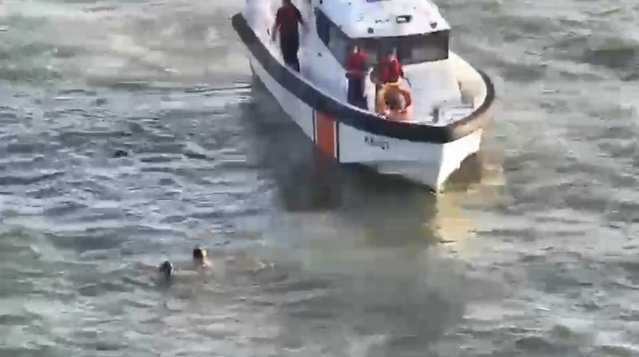 Hatay Samandağ'da akıntıya kapılan 2 kişiyi sahil güvenlik kurtardı