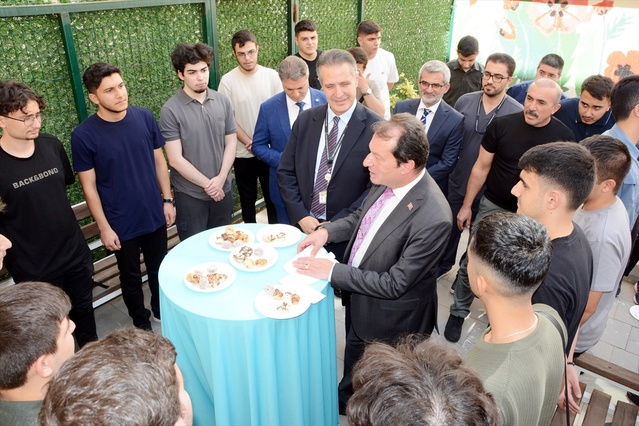 Dicle Üniversitesi Tıp Fakültesinde birinci sınıflara 'Hoş Geldiniz' etkinliği yapıldı