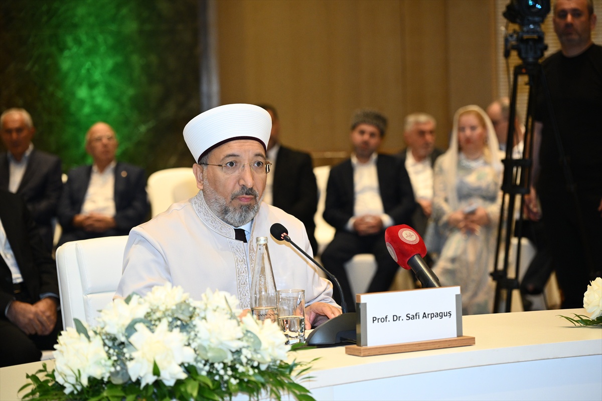 Diyanet İşleri Başkanı Arpaguş Bakü\'de Türk devletlerine ortak söylem çağrısı yaptı
