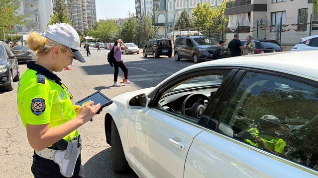 Diyarbakır'da 458 okul çevresinde bin polisle güvenlik denetimi yapıldı