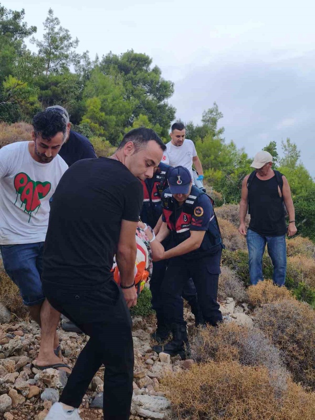 Manavgat'ta doğa yürüyüşünde düşen Hollandalı turist hastaneye kaldırıldı