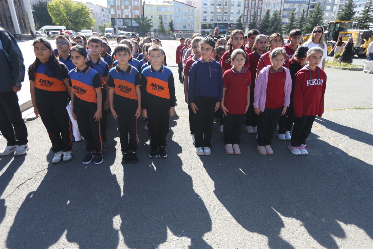 Doğu Anadolu\'da yeni eğitim yılı başladı, Erzurum\'da 158 bin öğrenci ders başı yaptı