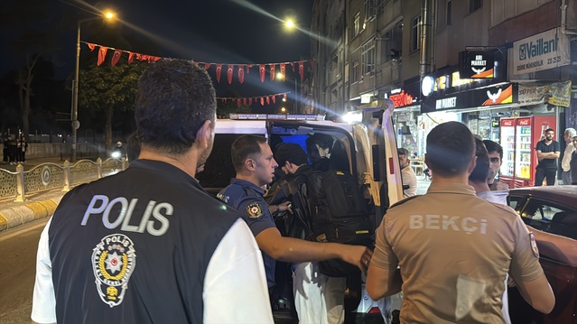 Edirne'de apartman dairesine baskın, 10 düzensiz göçmen yakalandı